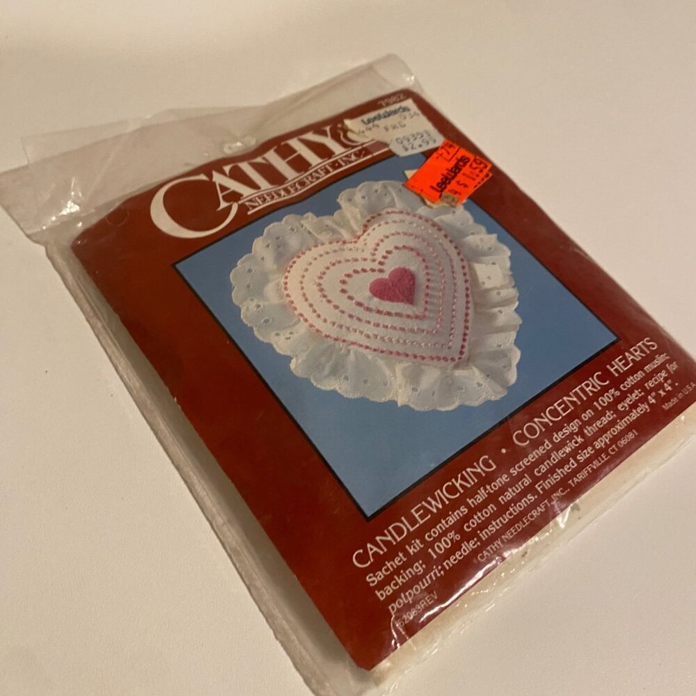 Cathy Needlecraft 7982 Candlewicking Heart Kit – Vintage Sealed‎ DIY Craft - Picture 2 of 4